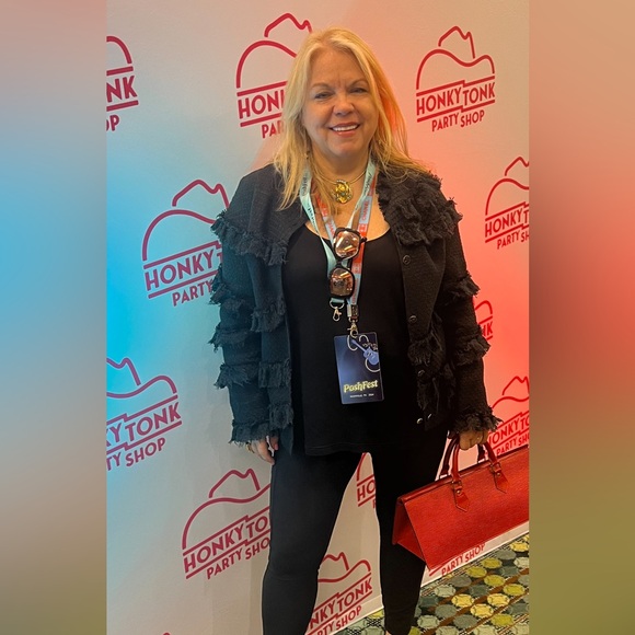 ❤️ LIKE to be notified when I go LIVE ❤️ - Picture 2 of 14